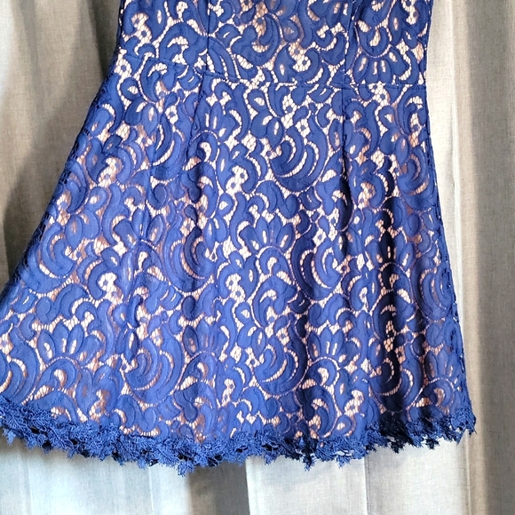 Rich blue lace open back dress - Picture 3 of 5